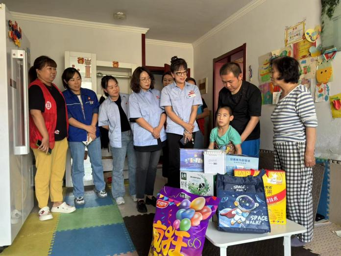 (92)橋靠分公司六一節前慰問(wèn)包聯(lián)社區困難家庭兒童-6659202a97077c511ea2faac.png (92)橋靠分公司六一節前慰問(wèn)包聯(lián)社區困難家庭兒童-6659202a97077c511ea2faac.png