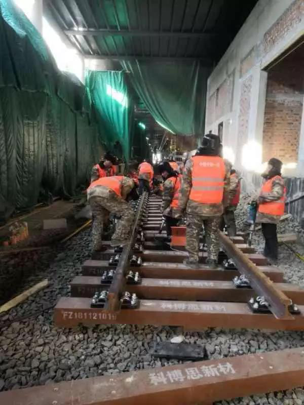 今日頭條、北京日報：13號線(xiàn)清河站撥線(xiàn)工程倒計時(shí)，京城地鐵首  次鋪上樹(shù)脂軌枕